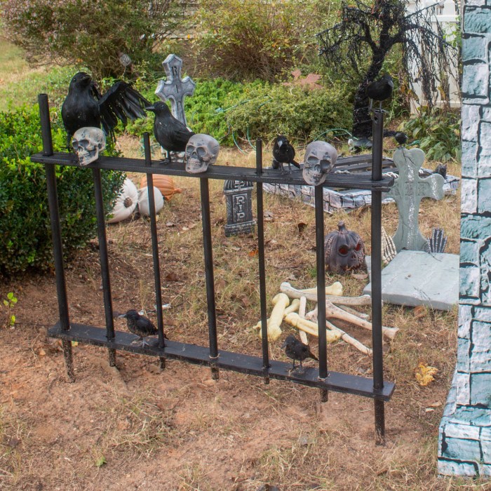 How to make cemetery fence post decoration halloween