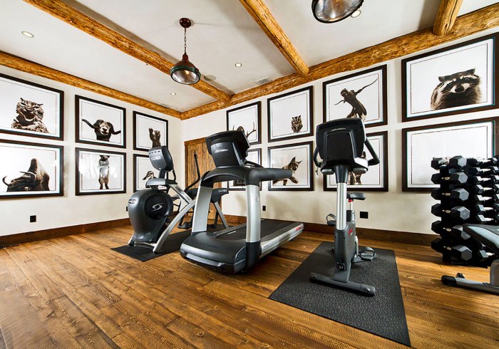 How to decorate a exercise room