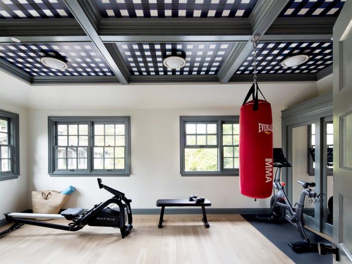 How to decorate a exercise room