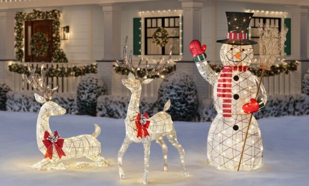 Where to Start Decorating Outdoor for Christmas