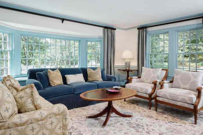 How to decorate bay windows in living room